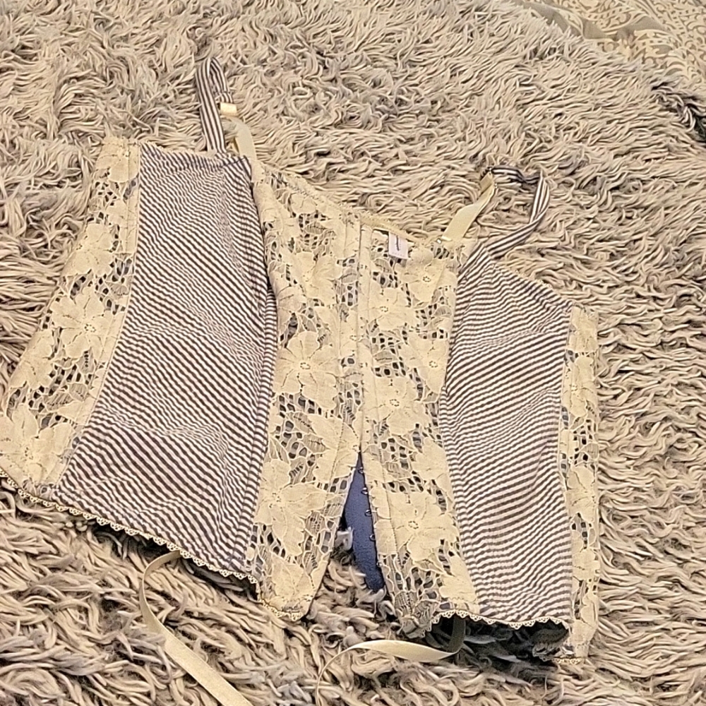 Cacique Corset top sz 22/24 w lace up back